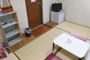 傳統客房 (Japanese-style, For 2 or 3 Guests) | 書桌、免費無線上網、床單