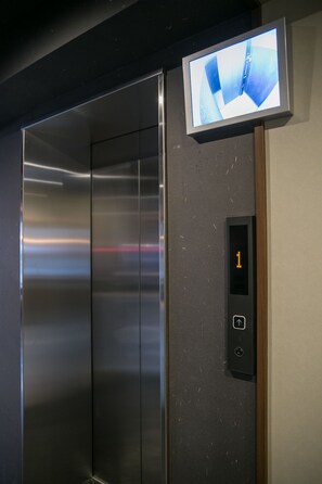 Lobby - Hotel Mikado - Hostel (Osaka)