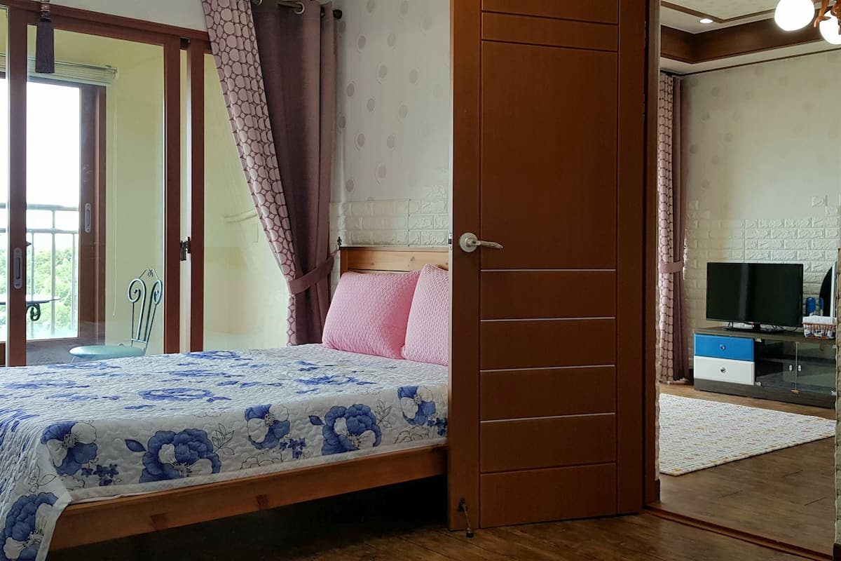 Standard Triple Room, 3 Bedrooms, Ocean View | Soundproofing, free WiFi, bed sheets