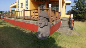 Exterior detail - Jun House - Hostel (Jeju City)