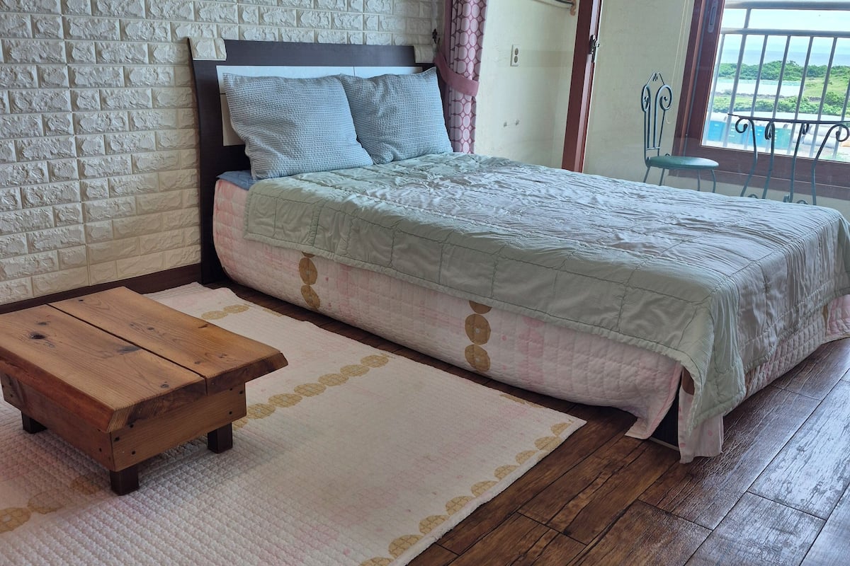 Standard Single Room, Sea View | Soundproofing, free WiFi, bed sheets