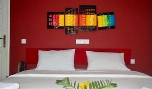 Minibar, in-room safe, desk, iron/ironing board