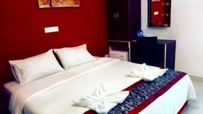 Minibar, in-room safe, desk, iron/ironing board