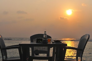 Daily buffet breakfast (USD 15 per person)