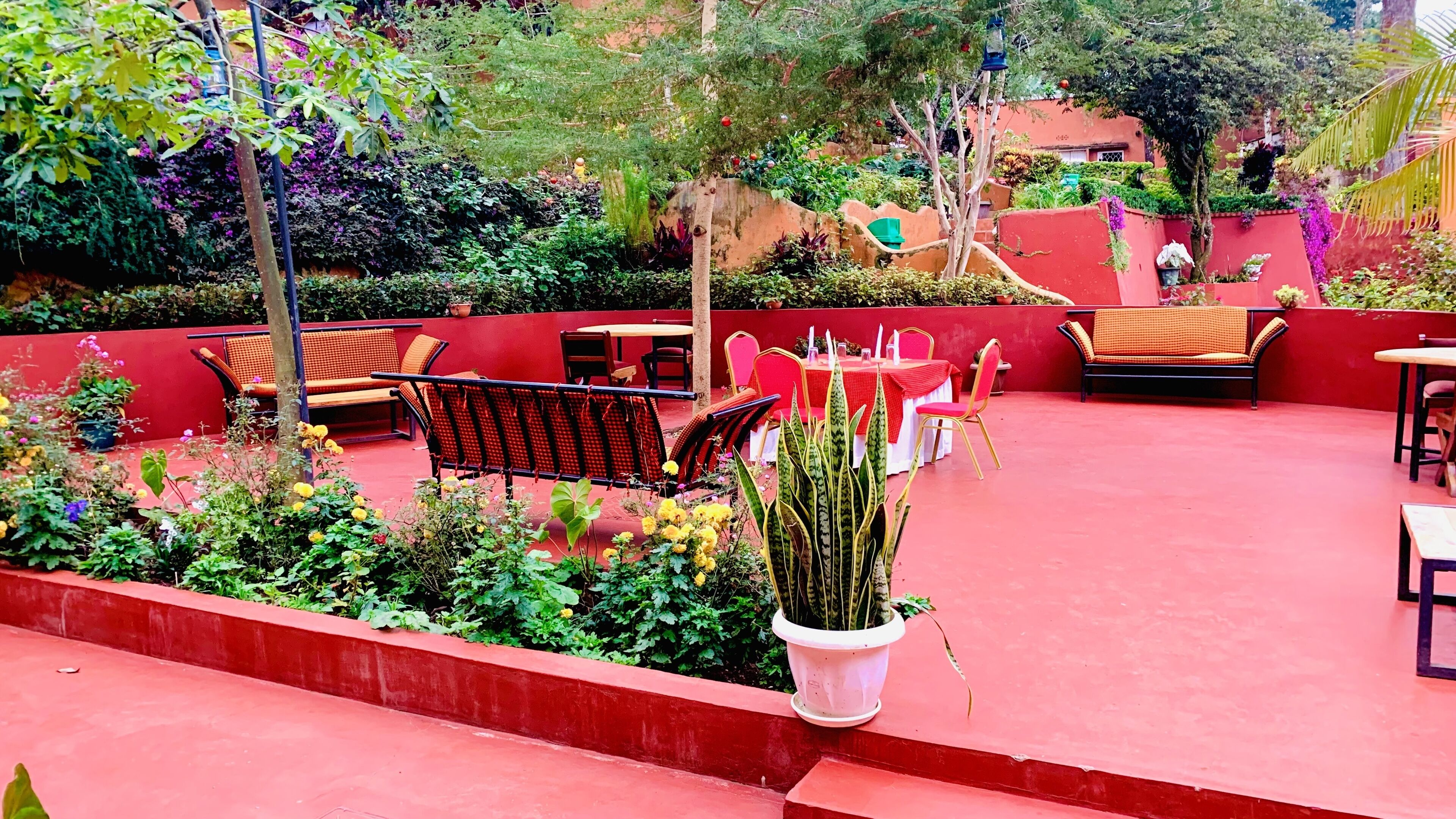 Breakfast, lunch, dinner served; local and international cuisine 