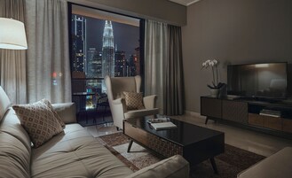 Premier Apartment, 2 Bedrooms, Kitchen, City View | Living area | LED TV