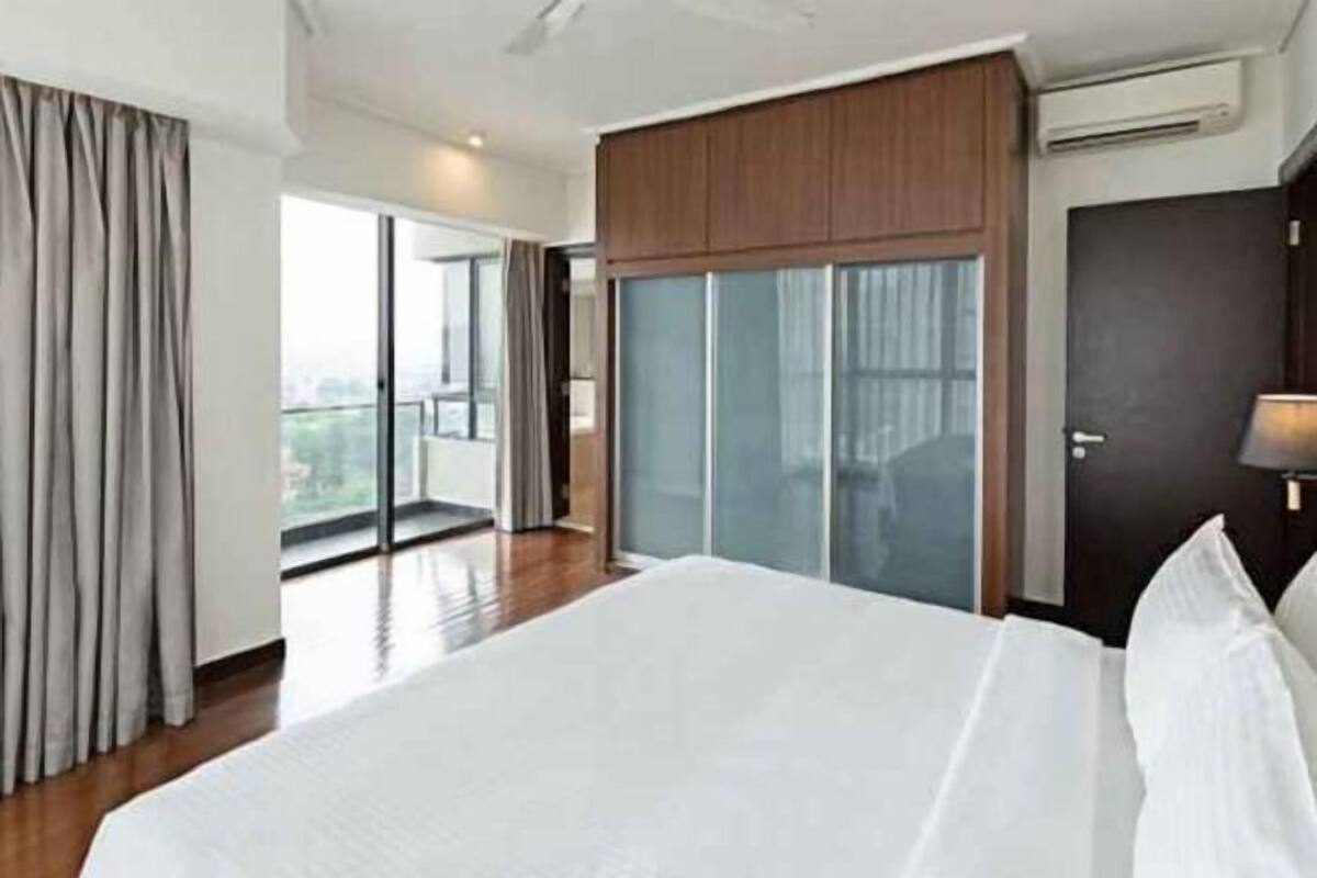 2 bedrooms, premium bedding, pillow-top beds, in-room safe