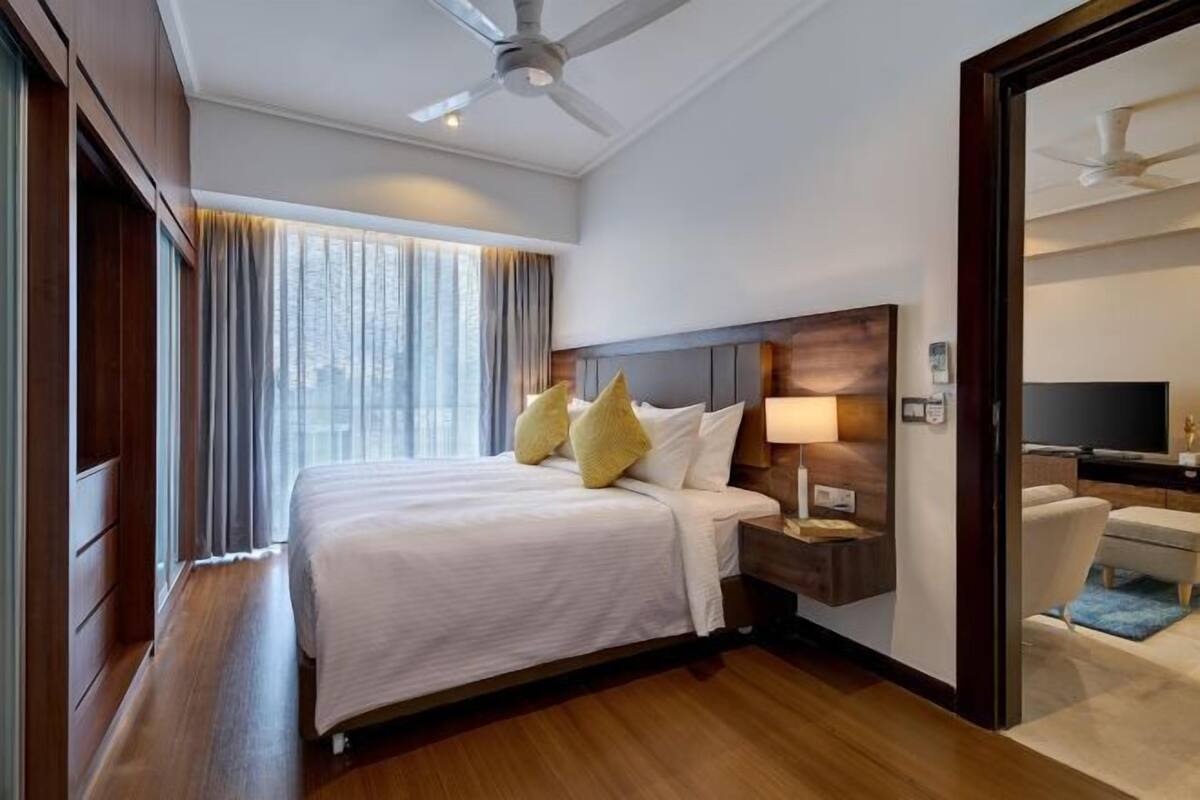 2 bedrooms, premium bedding, pillow-top beds, in-room safe