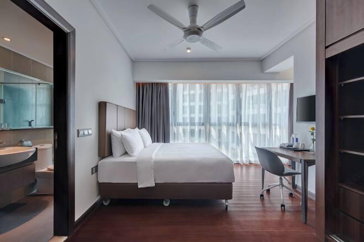 2 bedrooms, premium bedding, pillow-top beds, in-room safe