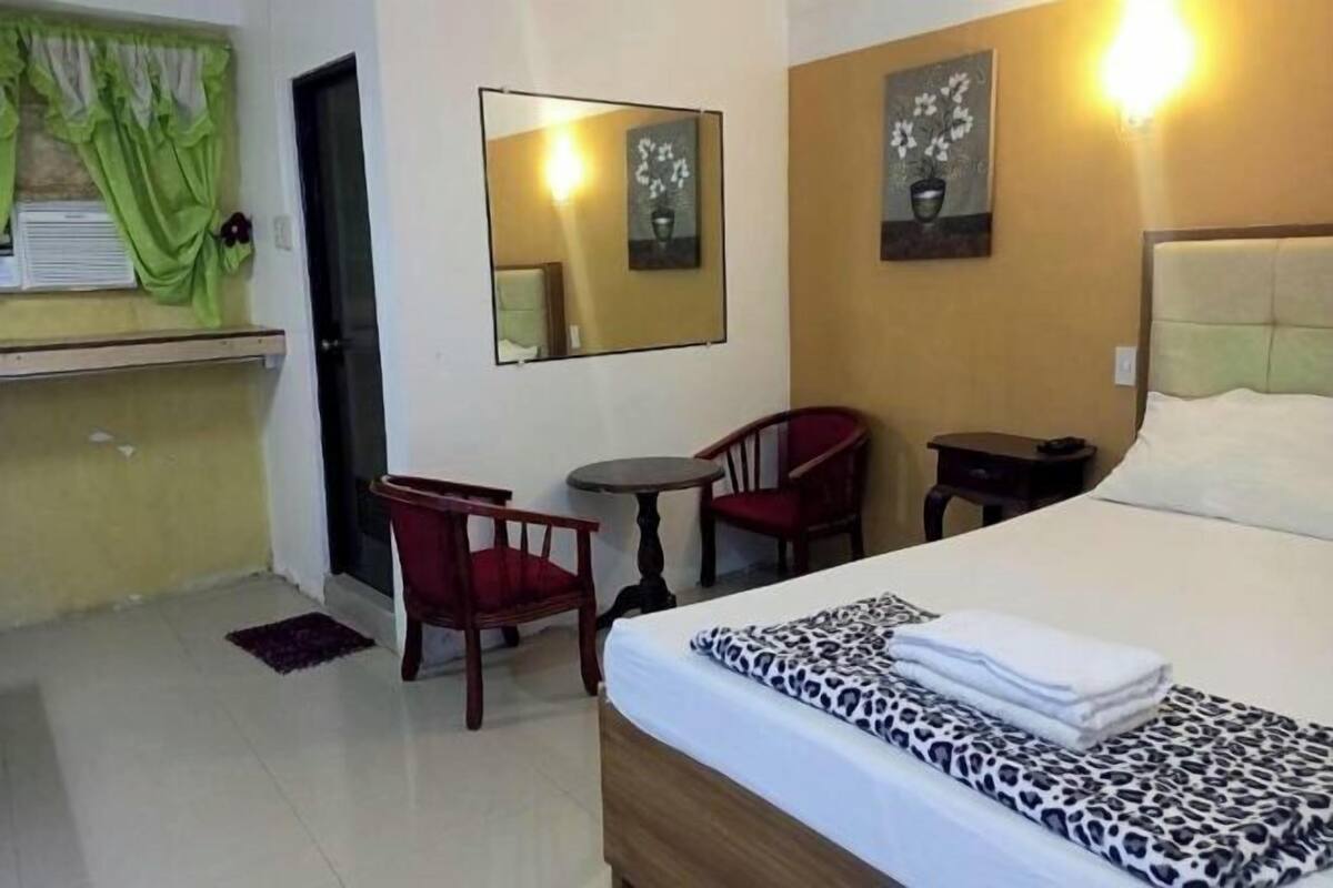 Desk, iron/ironing board, WiFi (free), bed sheets