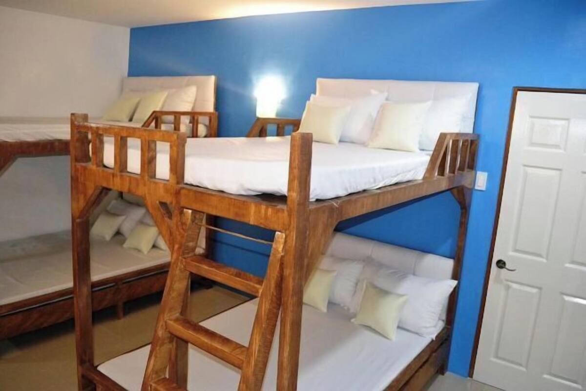 Desk, iron/ironing board, WiFi (free), bed sheets