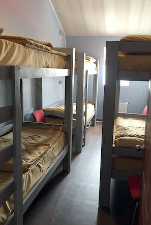Down duvets, iron/ironing board, free WiFi, bed sheets