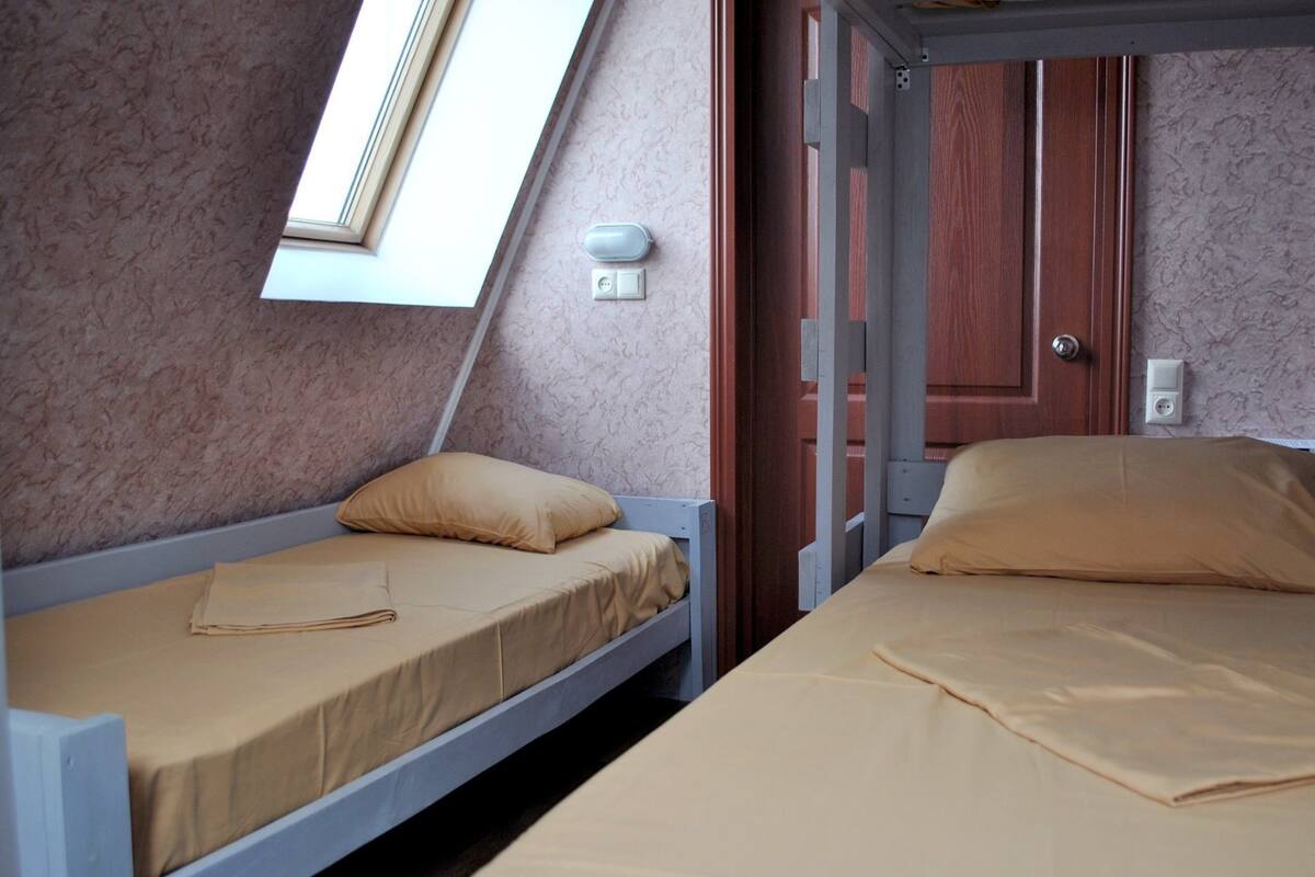 Down duvets, iron/ironing board, free WiFi, bed sheets