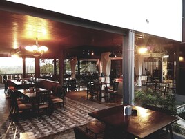 Breakfast, lunch, dinner served; local cuisine, pool views 