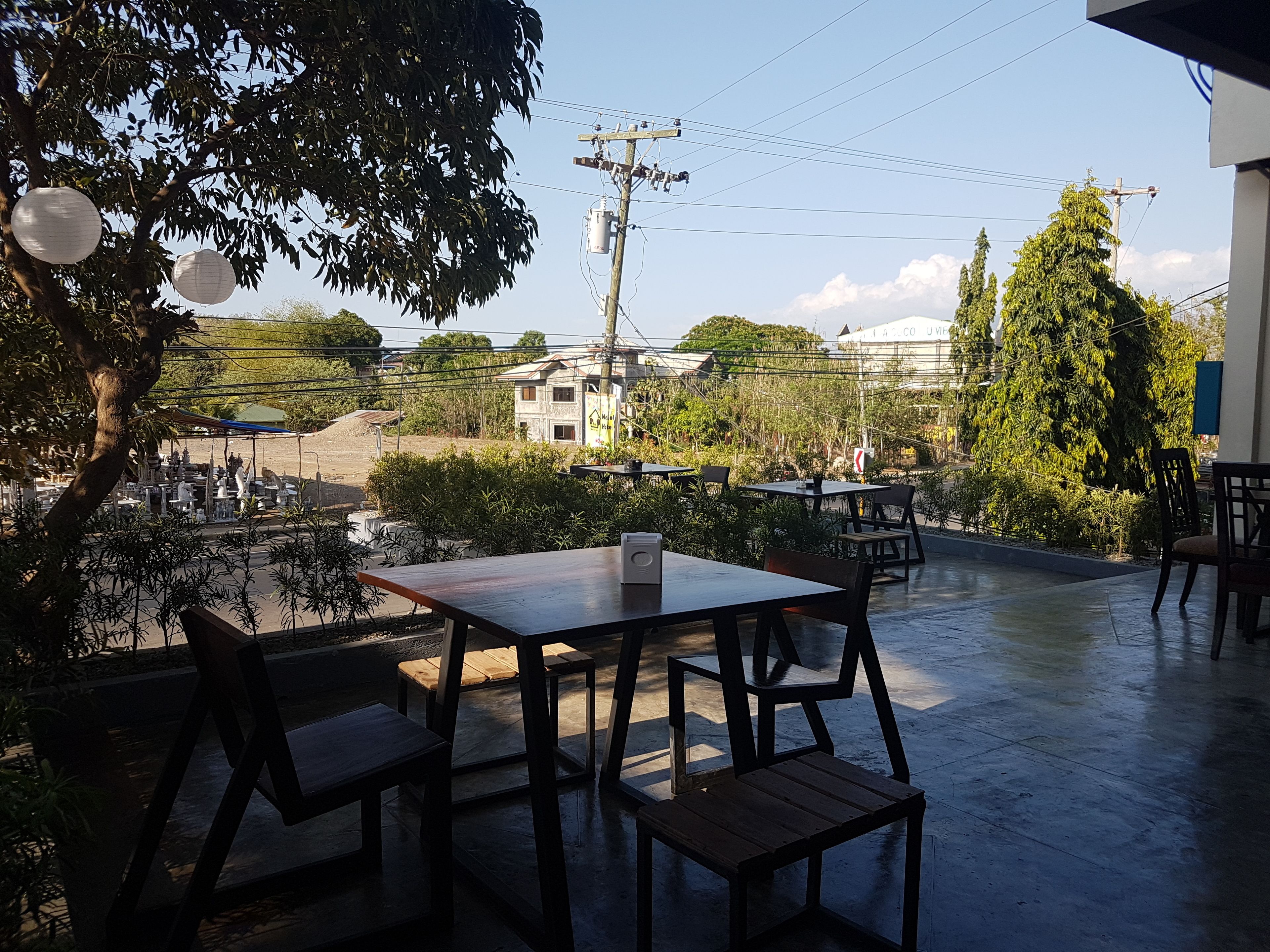 Daily cooked-to-order breakfast (PHP 250 per person)