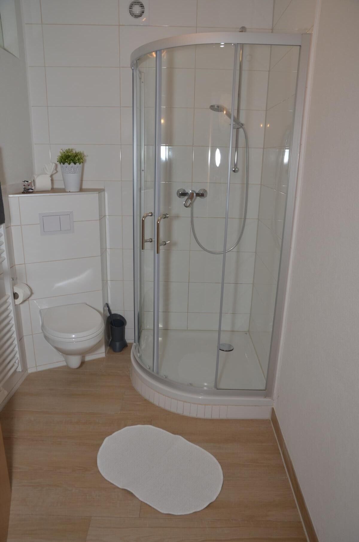 single room | blackout curtains, rollaway beds, free wifi, bed sheets