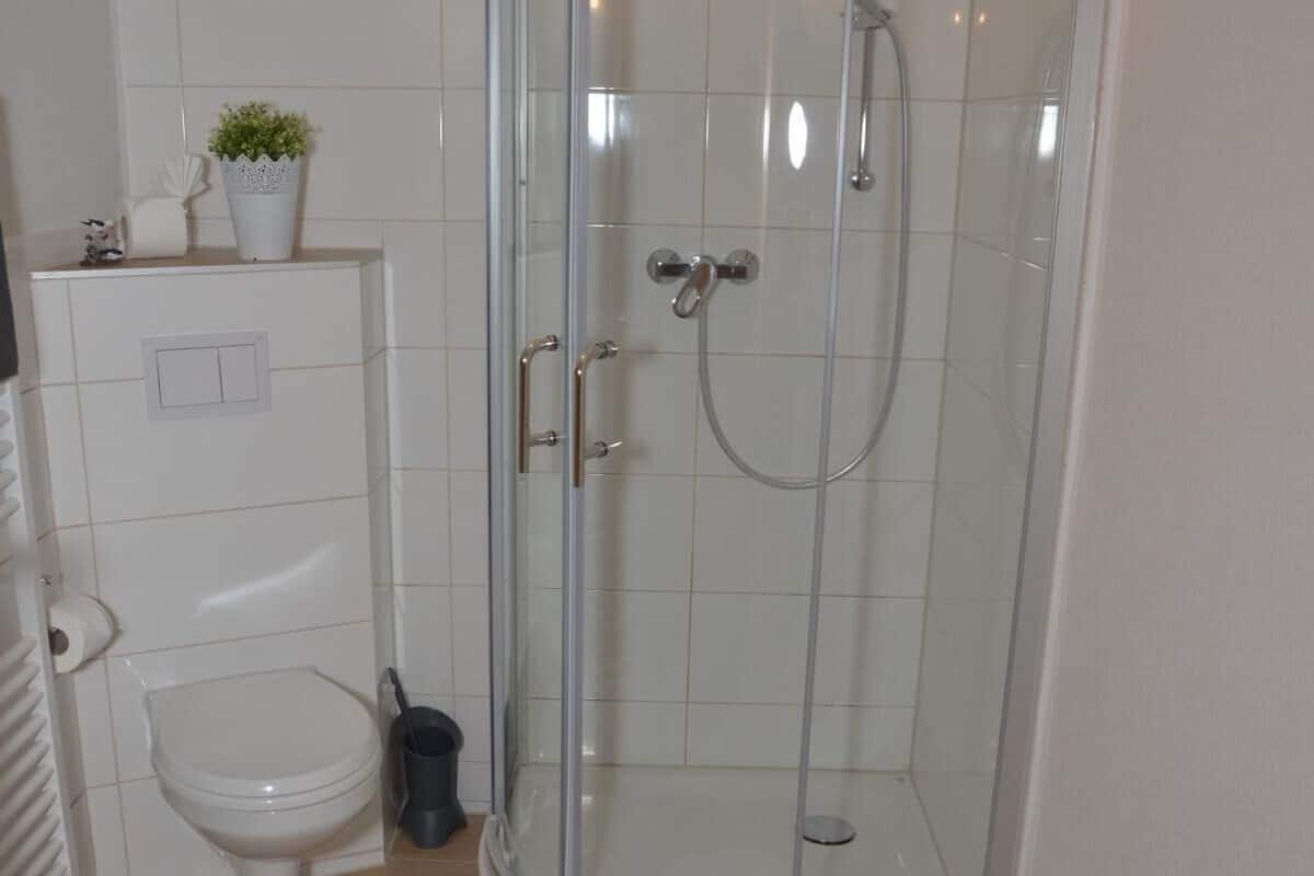 single room | blackout curtains, rollaway beds, free wifi, bed sheets