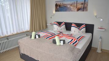 Vierbettzimmer | Verdunkelungsvorhänge, Zustellbetten, kostenloses WLAN, Bettwäsche