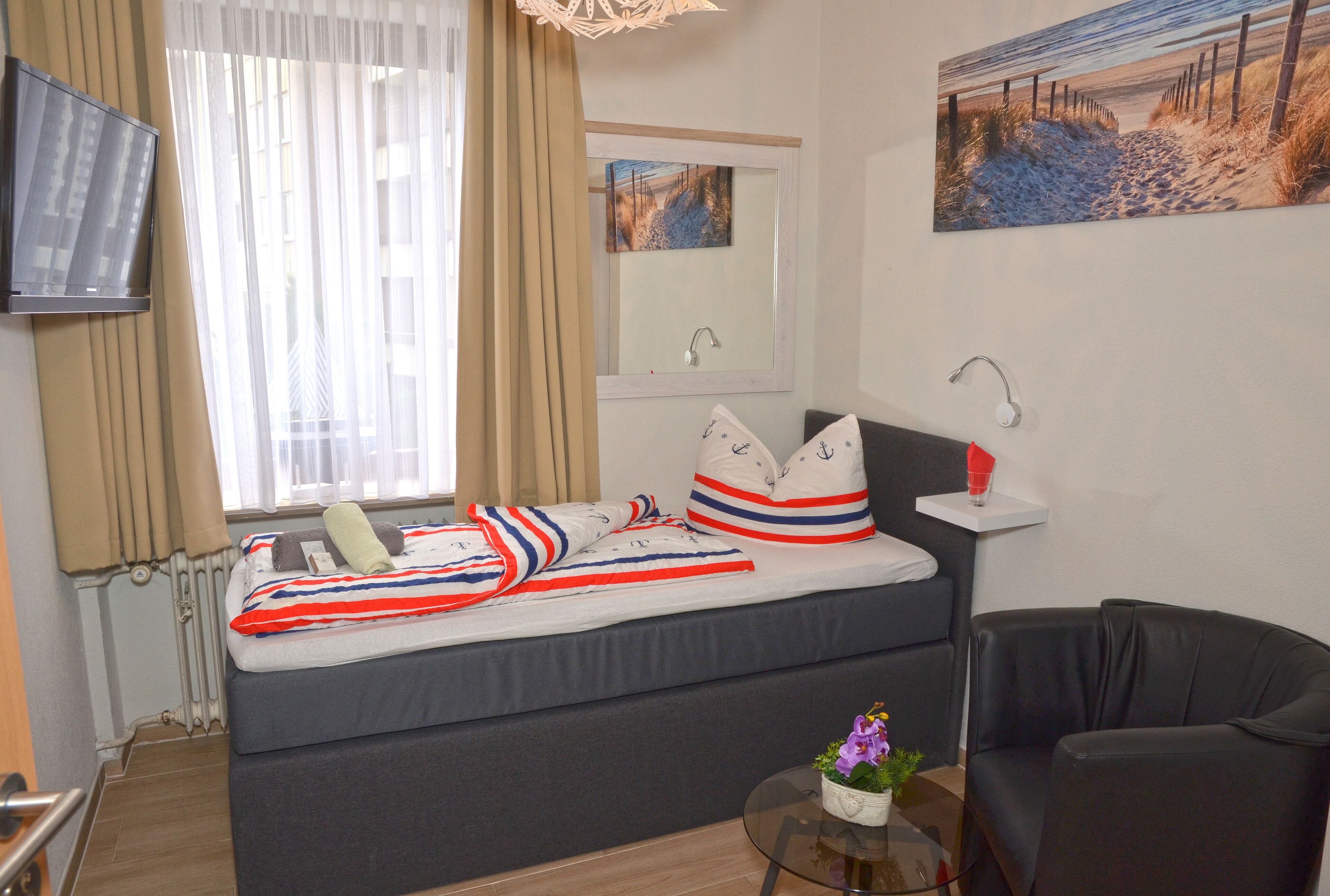 single room | blackout curtains, rollaway beds, free wifi, bed sheets