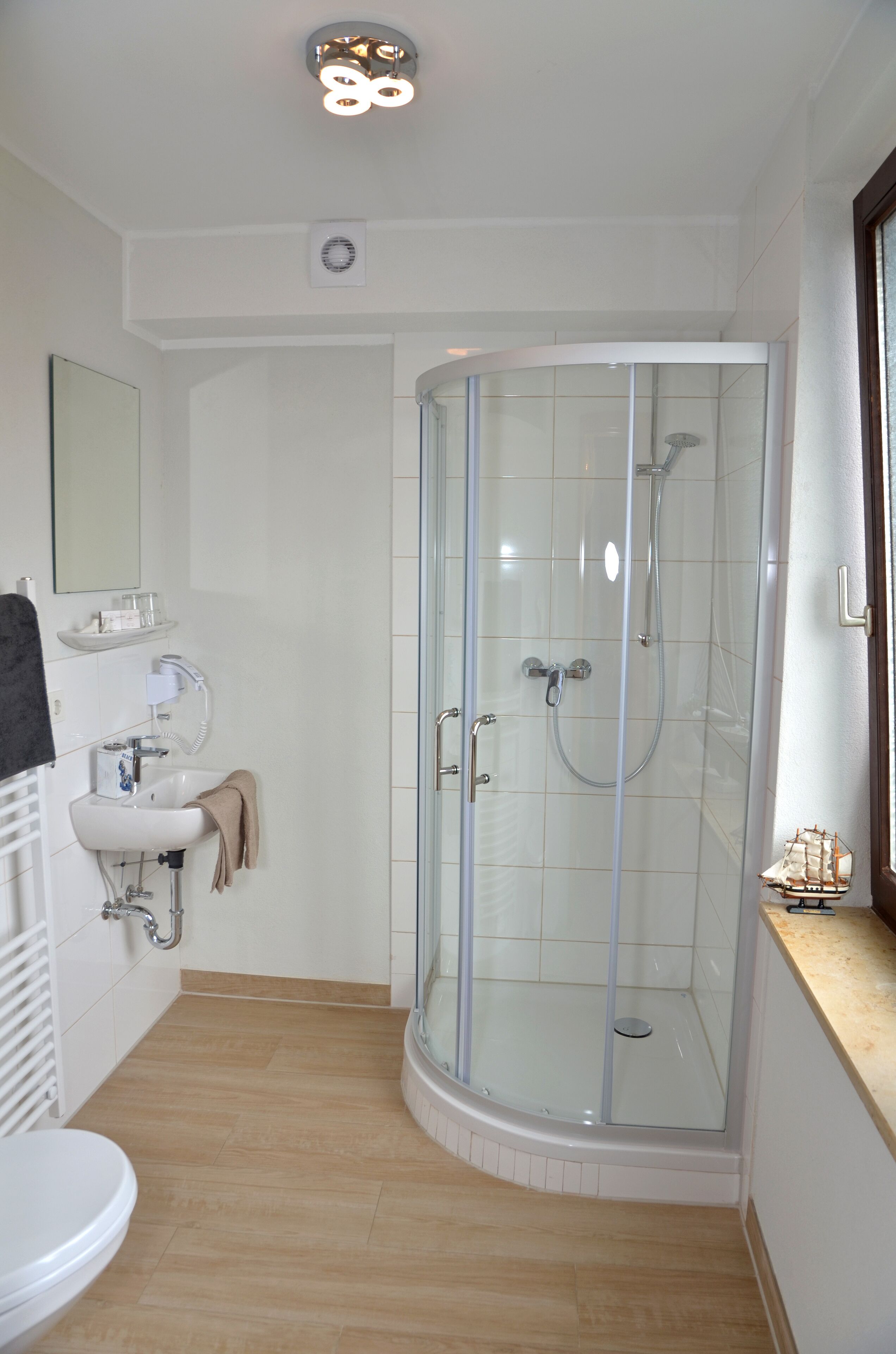 shower, free toiletries, hair dryer, towels