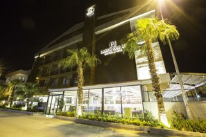 Front of property – evening/night - Laren Family Hotel & Spa - Boutique Hotel (Antalya)
