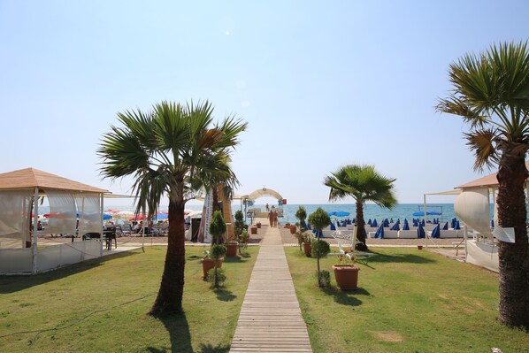 On the beach, free beach shuttle, sun-loungers, beach umbrellas - Laren Family Hotel & Spa - Boutique Hotel (Antalya)