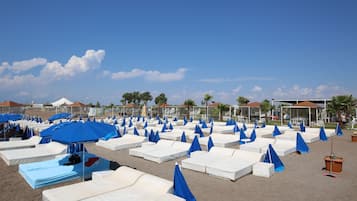 On the beach, free beach shuttle, sun loungers, beach umbrellas