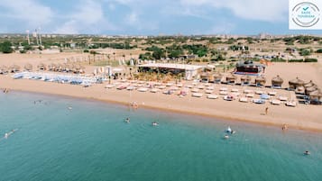 Sulla spiaggia, navetta gratuita per la spiaggia, lettini da mare