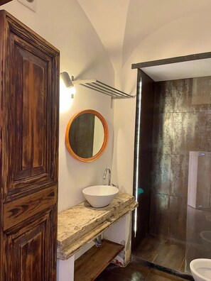 Shared Dormitory, Men only | Bathroom | Shower, free toiletries, hair dryer, towels - Il Plancton (Rome)