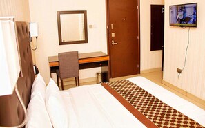 In-room safe, desk, laptop workspace, free WiFi