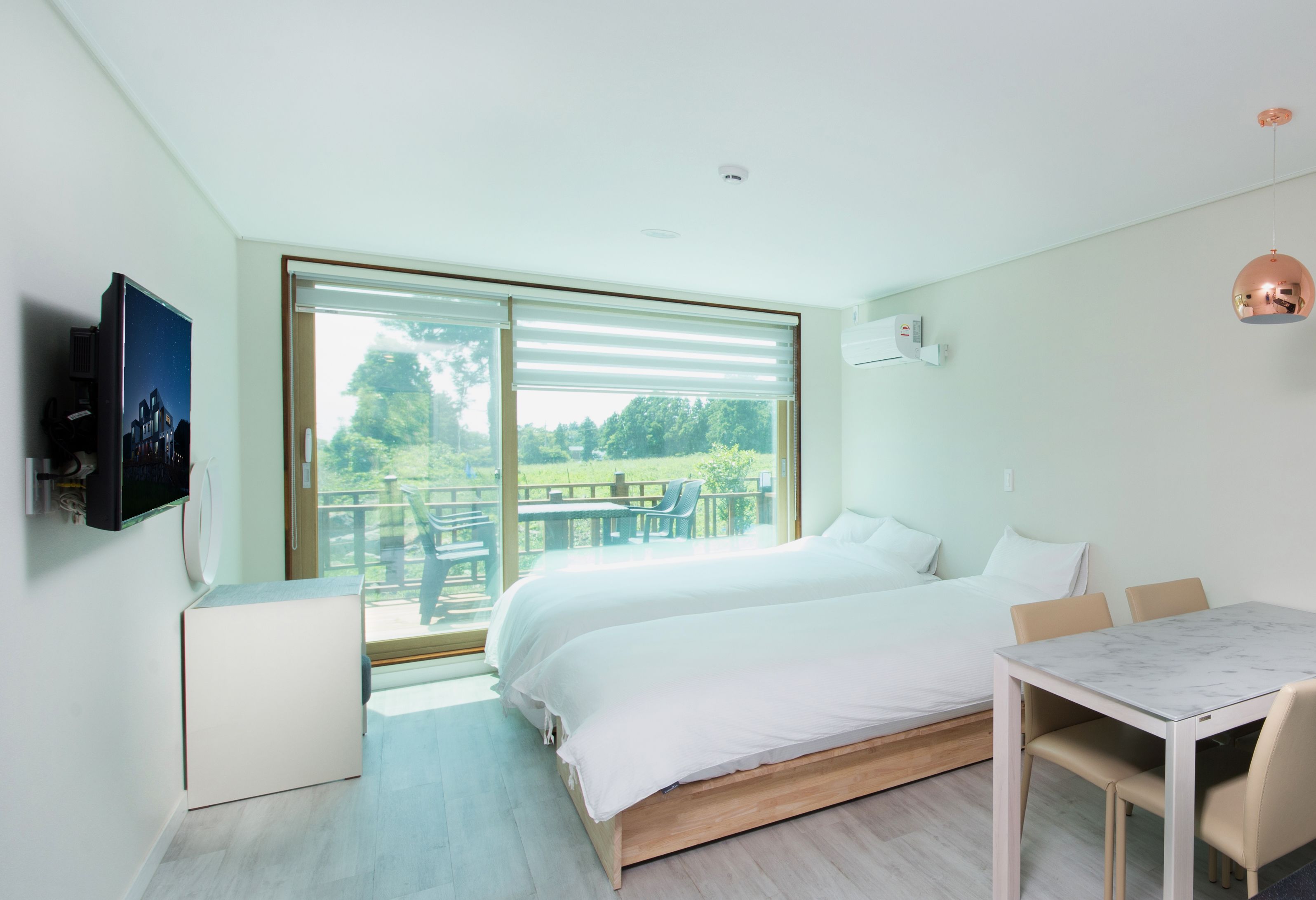 Deluxe Room, Terrace | Premium bedding, down comforters, pillowtop beds, soundproofing