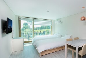 Deluxe-værelse - terrasse | Premium-sengetøj, dundyner, senge med topmadrasser, lydisolering