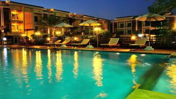 Outdoor pool, pool loungers