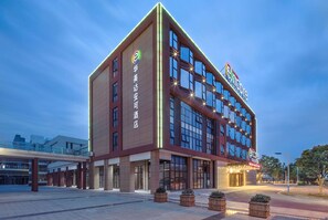 Exterior - Ramada Encore by Wyndham Shanghai Pudong Airport (Shanghai)