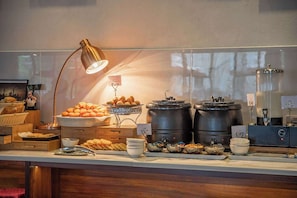 Breakfast, lunch and dinner served - Ramada Encore by Wyndham Shanghai Pudong Airport (Shanghai)