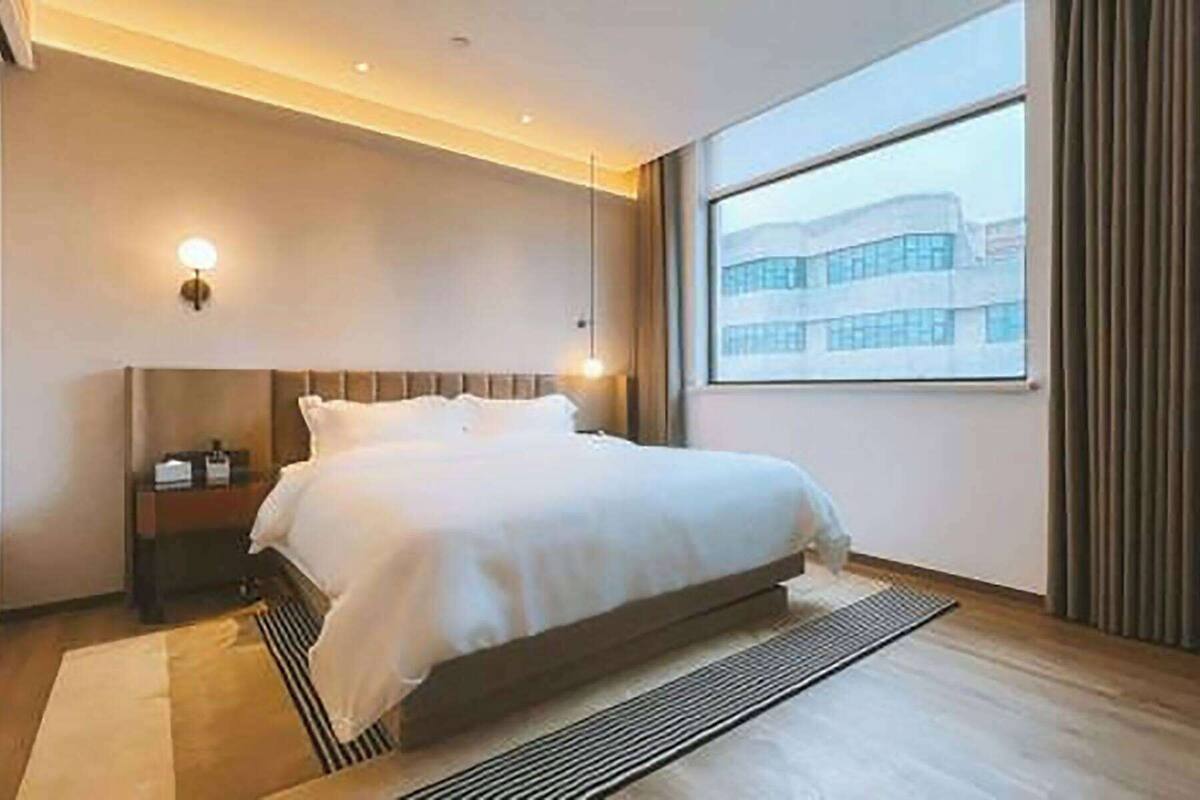 Suite, 1 cama de matrimonio grande, no fumadores | Ropa de cama de alta calidad, cortinas opacas, sistema de insonorización