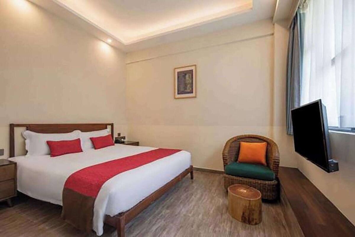 Habitación, 1 cama de matrimonio grande, no fumadores, vistas al jardín | Ropa de cama de alta calidad, cortinas opacas, sistema de insonorización