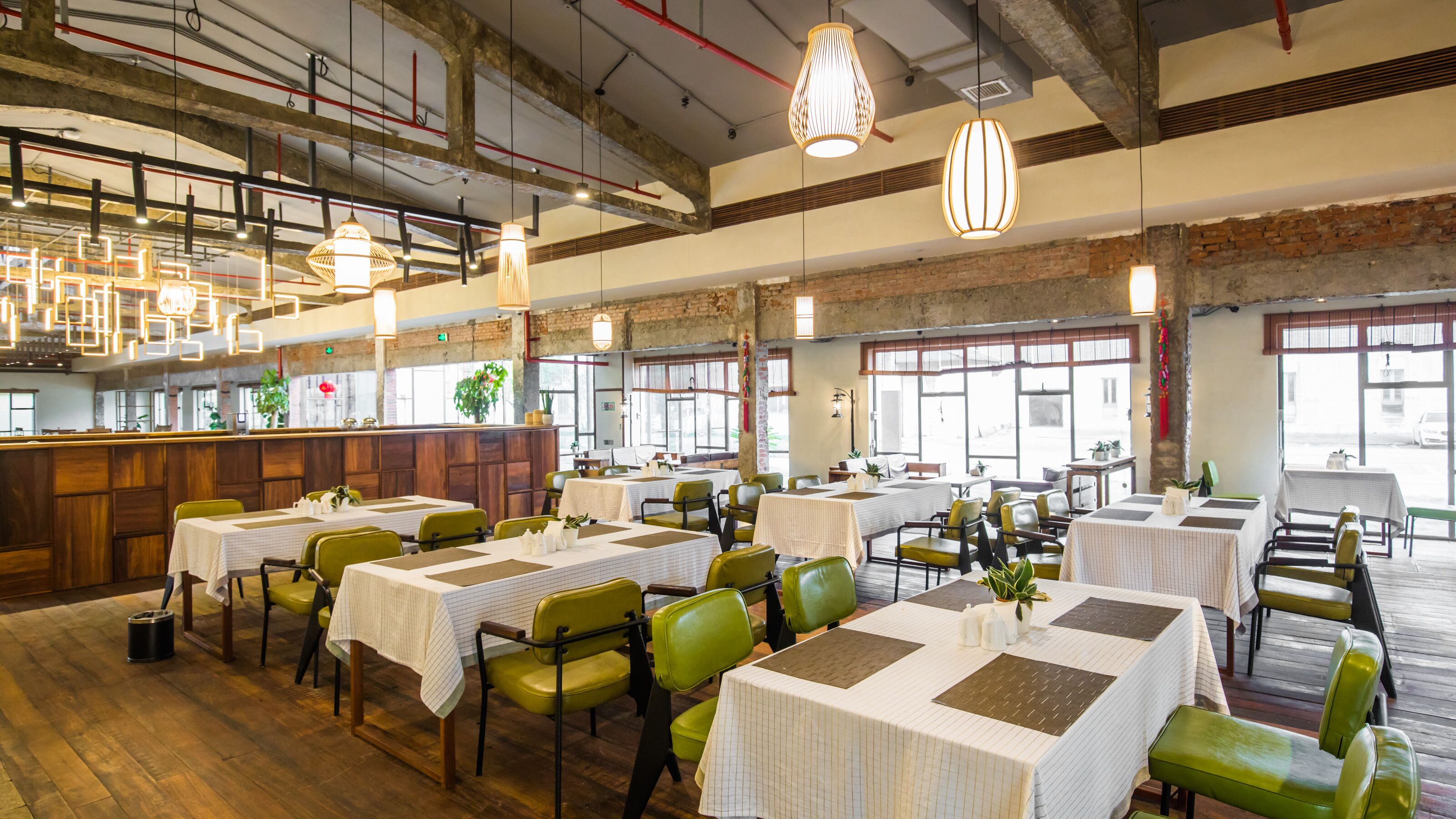 daily buffet breakfast (cny 68 per person)