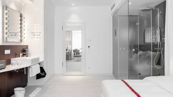 Wow Room | Premium bedding, in-room safe, individually decorated