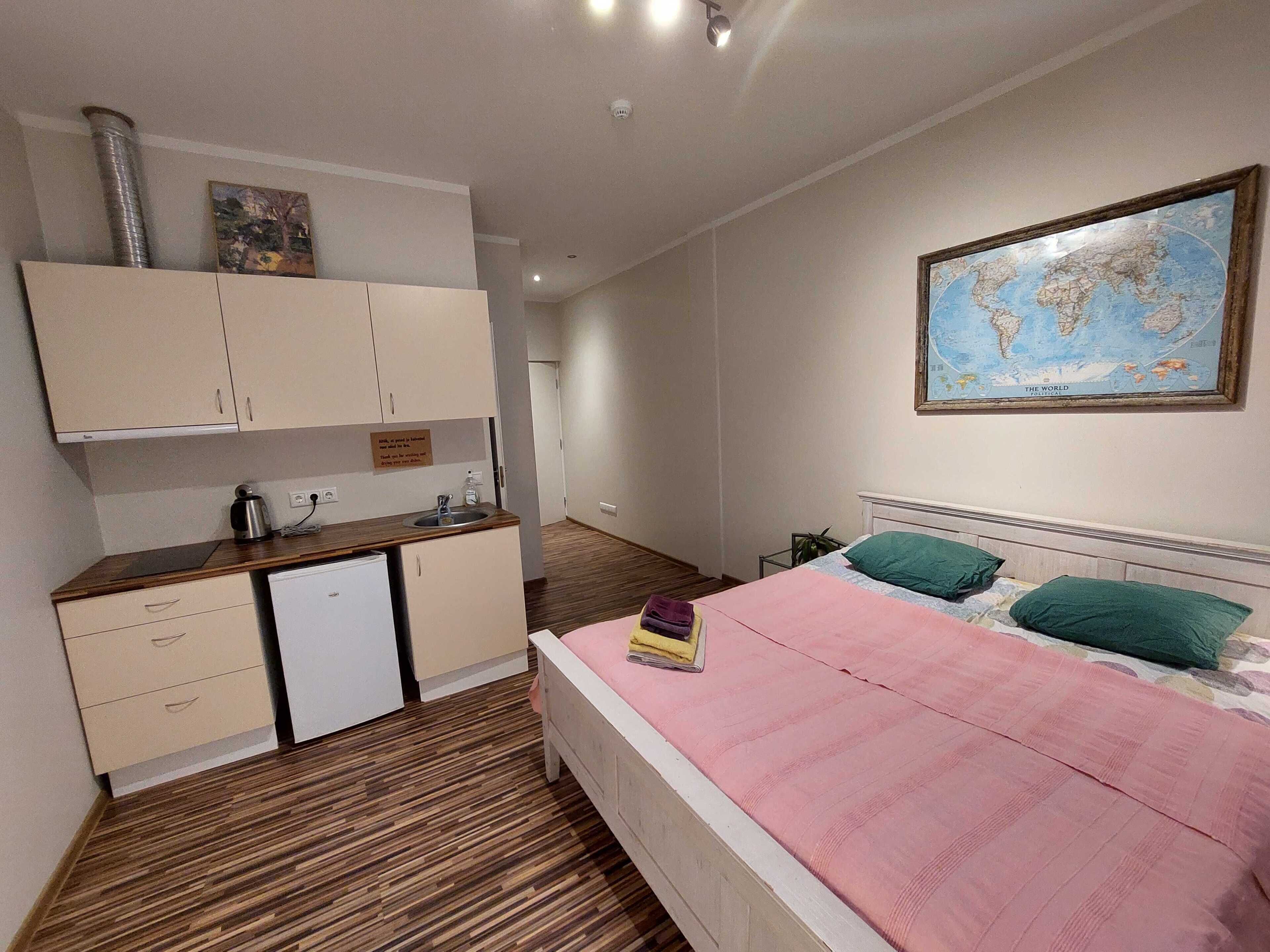 Studio Suite | Desk, iron/ironing board, free WiFi, bed sheets