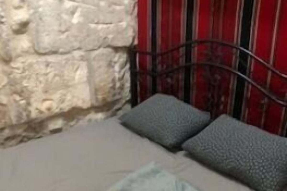 Coffres-forts dans les chambres, fer et planche à repasser