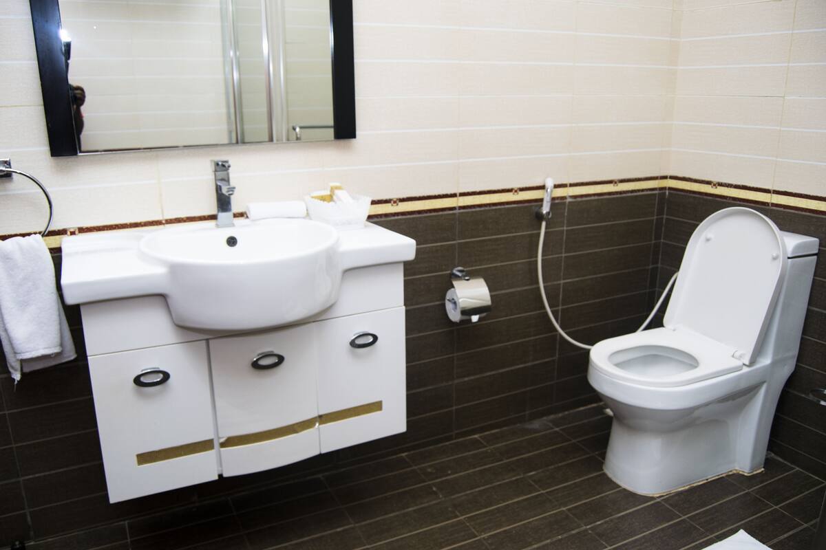 Bathroom | Free toiletries, towels