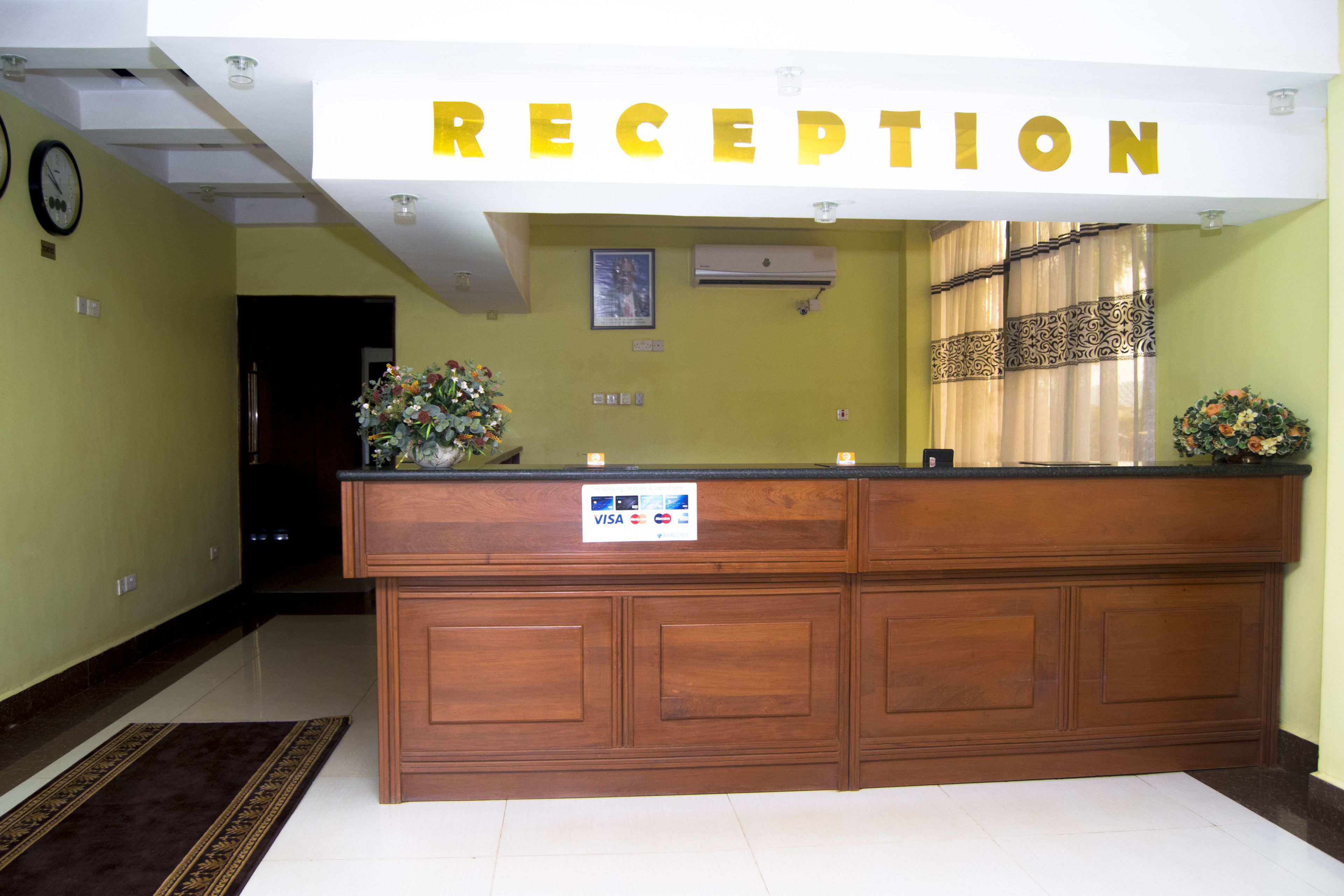 Quầy tiếp tân