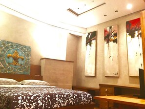 Estúdio | Roupas de cama premium, escrivaninha, ferros/tábuas de passar roupa