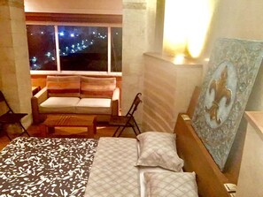 Estúdio | Roupas de cama premium, escrivaninha, ferros/tábuas de passar roupa