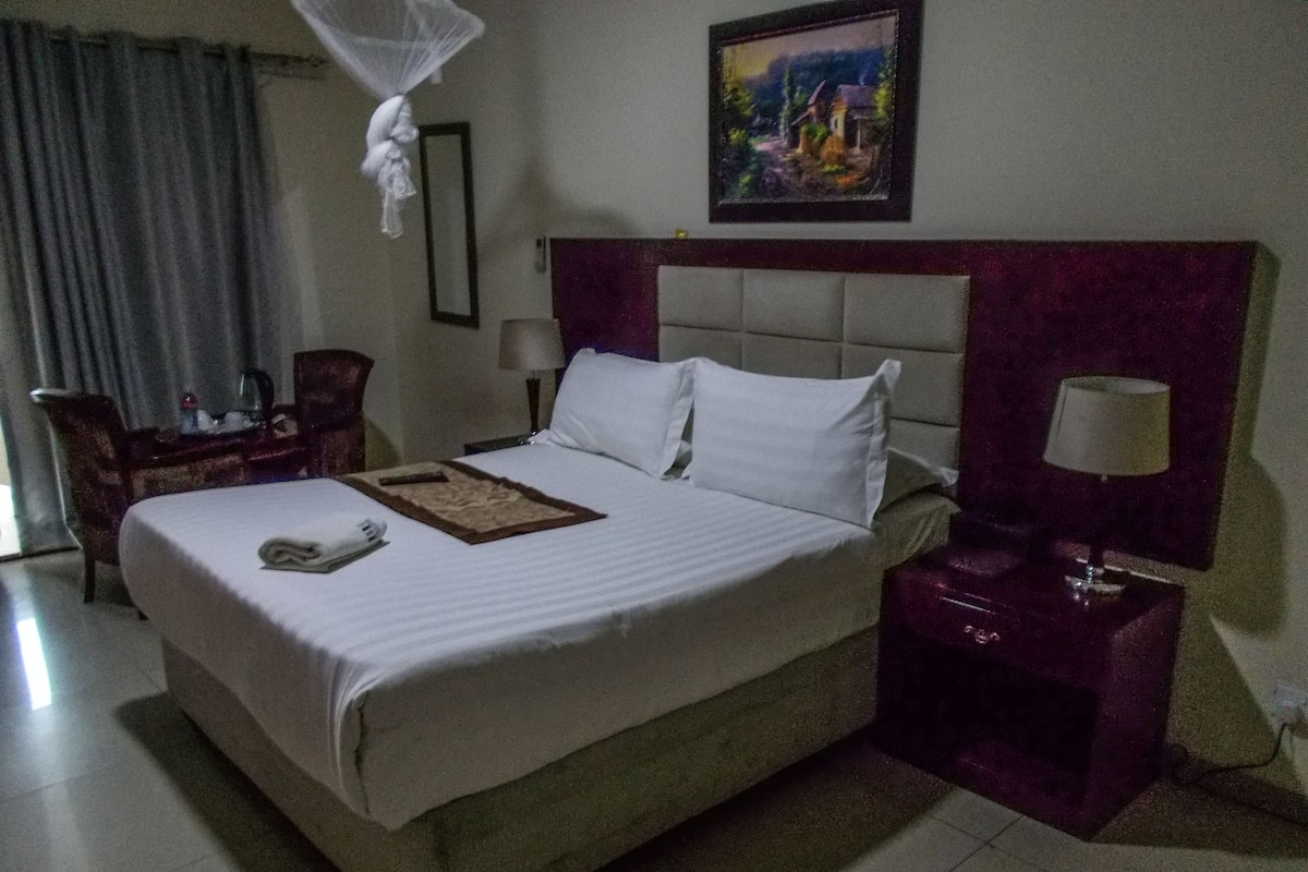 Deluxe Room, Balcony, Garden View | In-room safe, individually decorated, individually furnished, desk