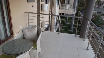 Habitación Deluxe, balcón, vista al jardín | Balcón