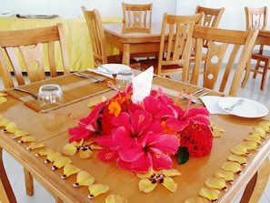 Desayuno (USD 6.00 por persona)