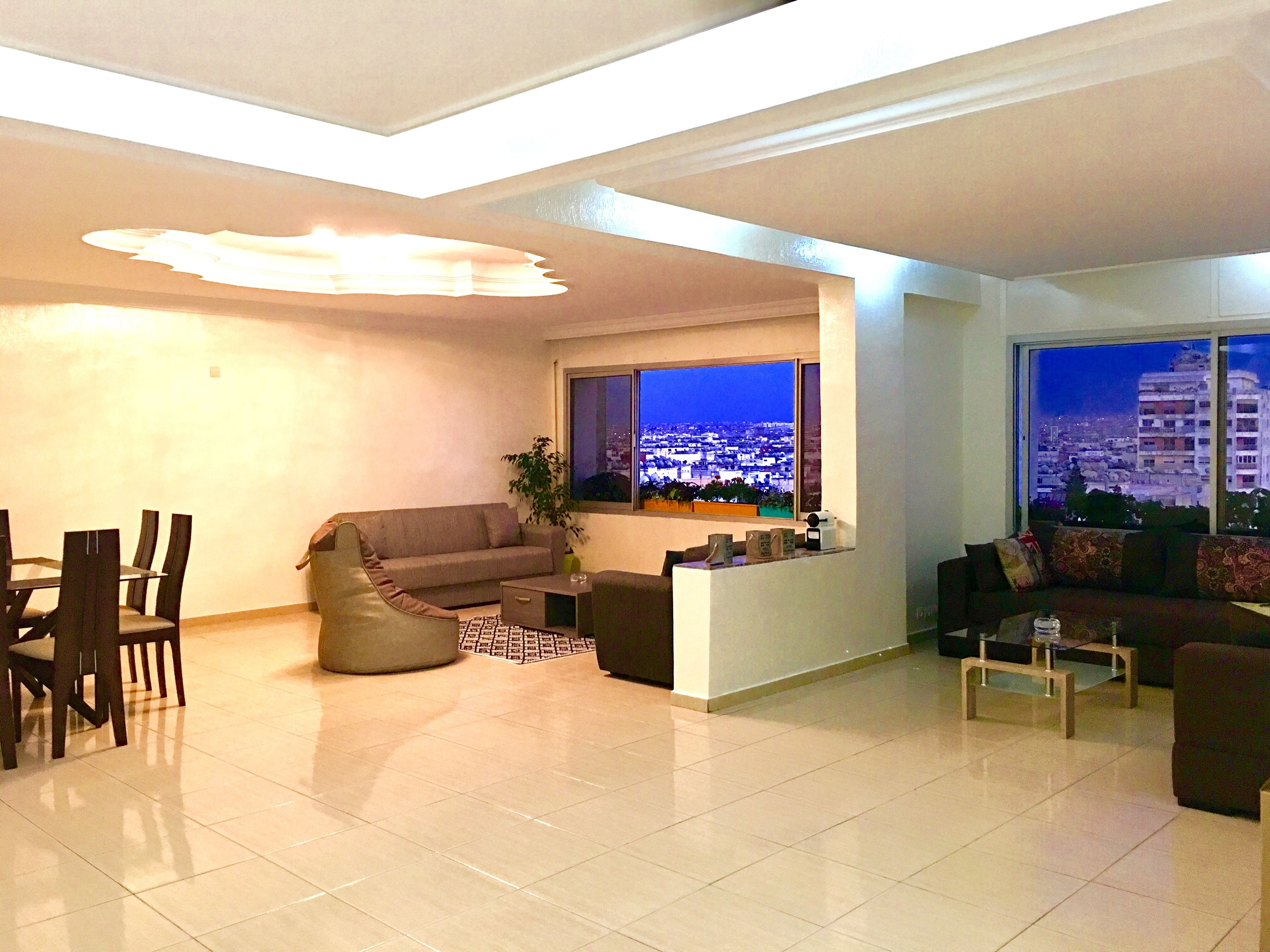 Appartement Deluxe, 2 chambres | Coin séjour | Télévision à écran plat