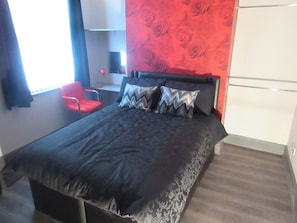 House, 4 Bedrooms | 4 bedrooms, premium bedding, desk, iron/ironing board